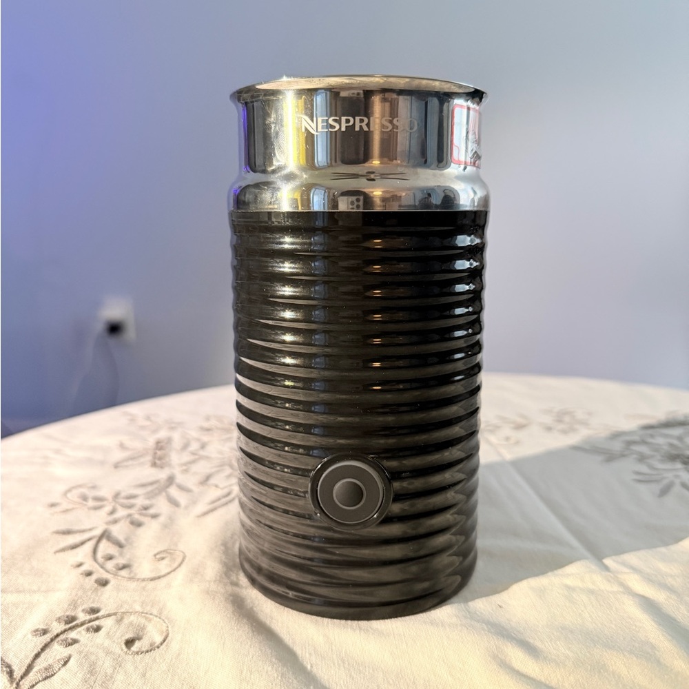 Nespresso Aeroccino 3 Milk Frother Pitcher- Black